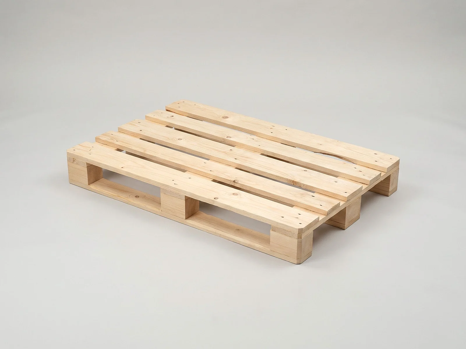Tarima europea de madera de 120 × 80 cm, nueva, sobre fondo gris